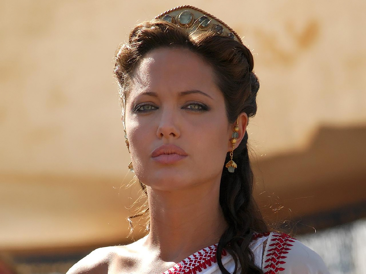 Angelina Jolie In Rolul Reginei Cleopatra